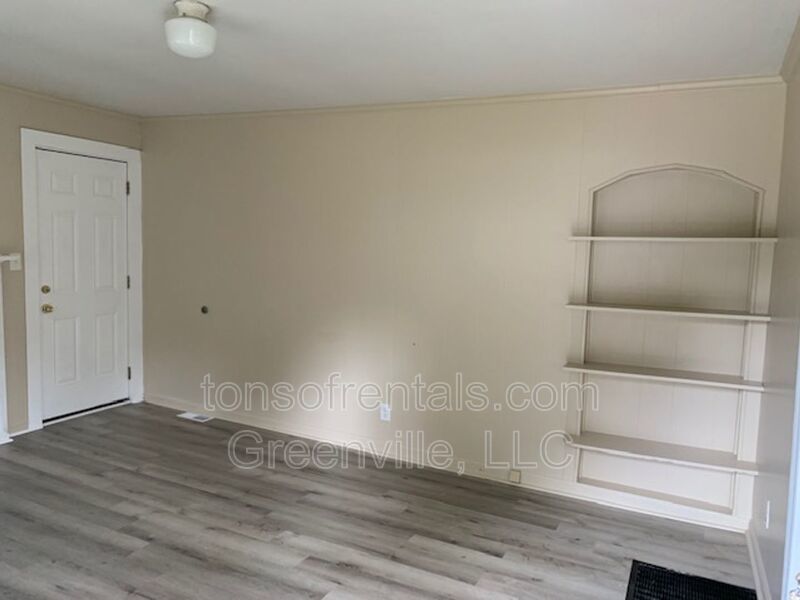 Great location with cute screened in porch in Greer SC! property image