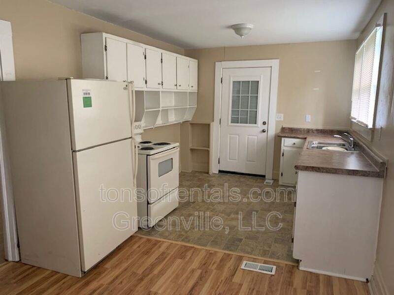 Great location with cute screened in porch in Greer SC! property image