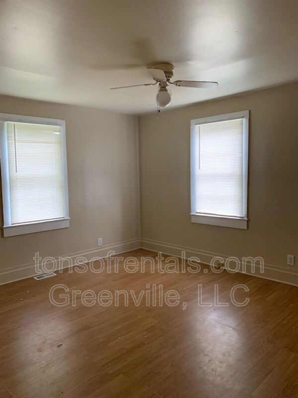 Great location with cute screened in porch in Greer SC! property image