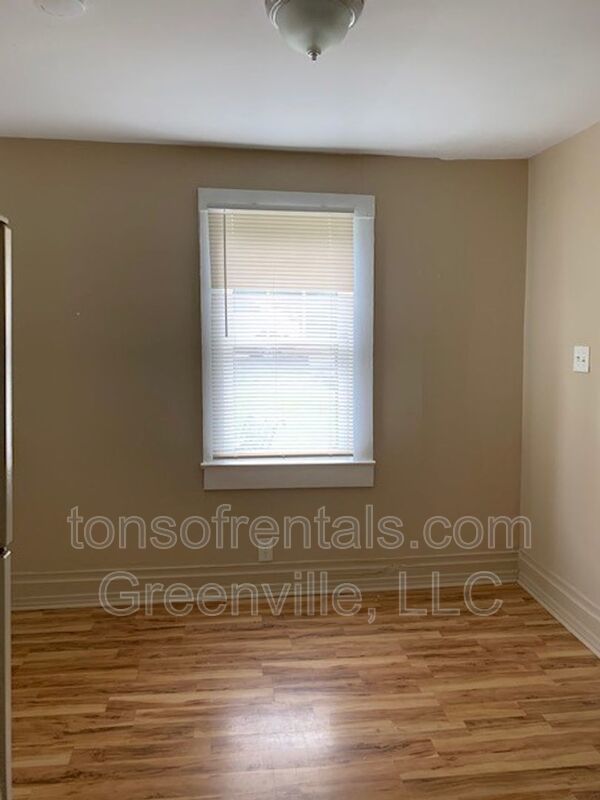 Great location with cute screened in porch in Greer SC! property image