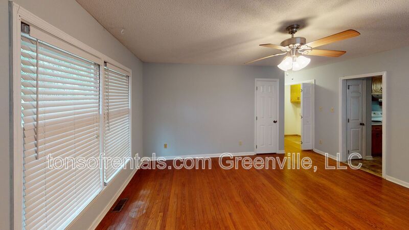 Nice 2 bedroom, 2 bath duplex property image