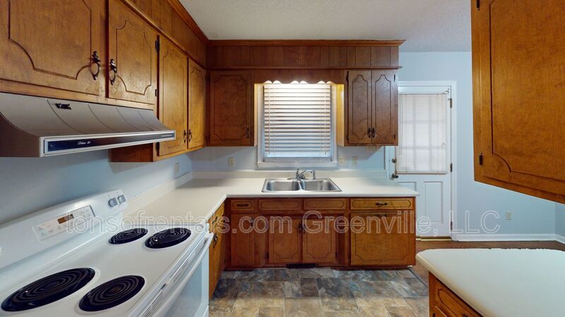 Nice 2 bedroom, 2 bath duplex property image
