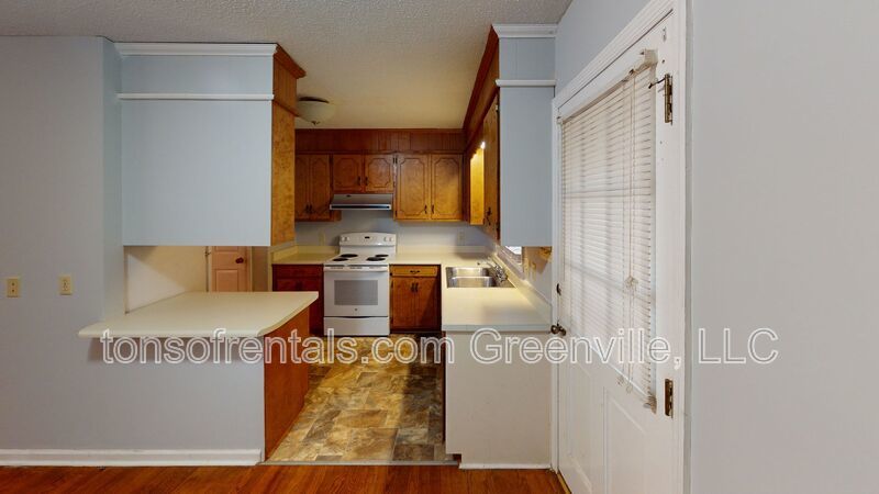 Nice 2 bedroom, 2 bath duplex property image