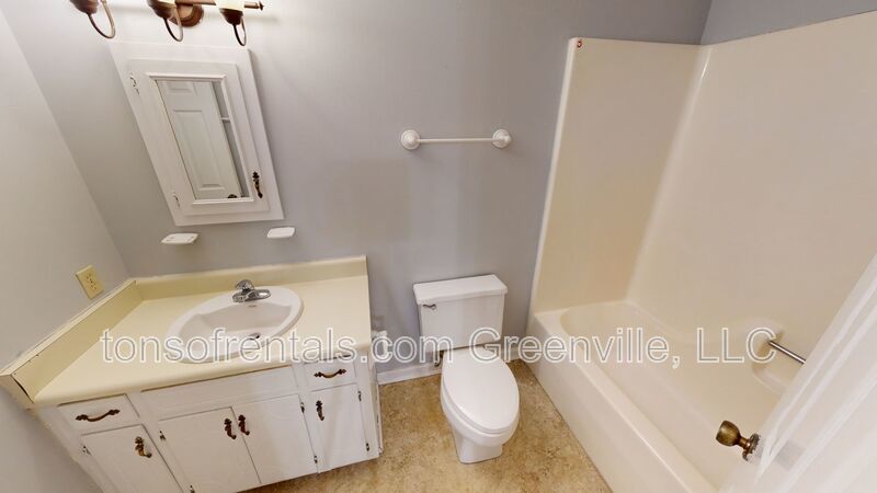 Nice 2 bedroom, 2 bath duplex property image