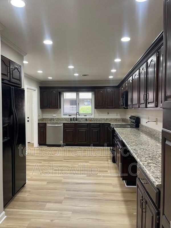 Welcome to this beautiful 3 bedroom, 2 bathroom condo located in Laurel Park, NC. property image