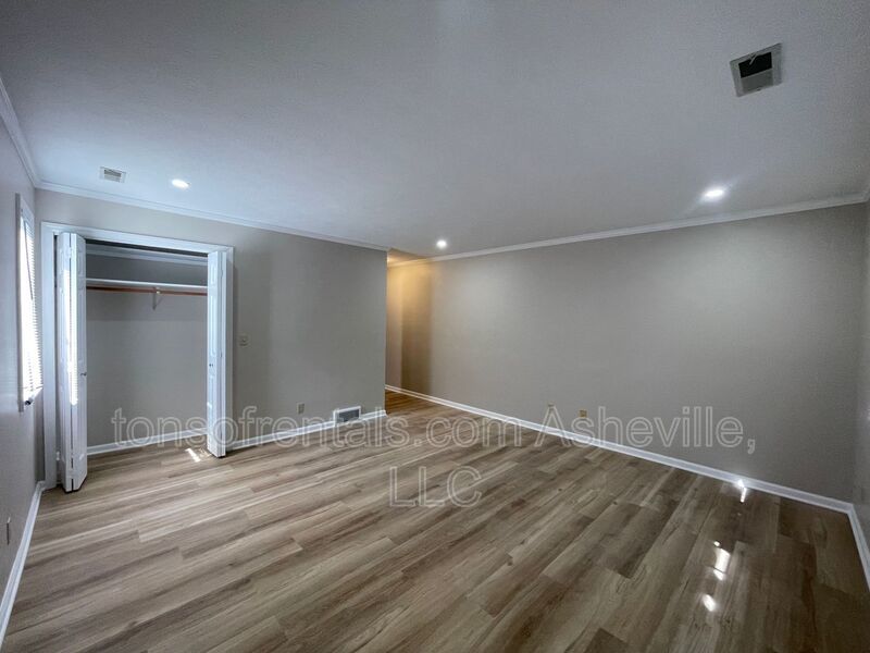 Welcome to this beautiful 3 bedroom, 2 bathroom condo located in Laurel Park, NC. property image