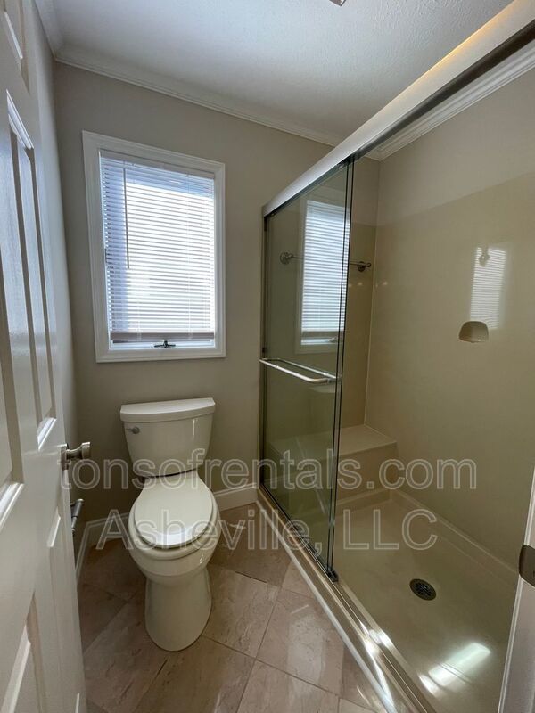 Welcome to this beautiful 3 bedroom, 2 bathroom condo located in Laurel Park, NC. property image