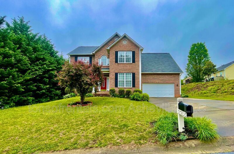 Welcome to this stunning 4-bedroom, 2.5-bathroom home located in the desirable Arden, NC area. property image