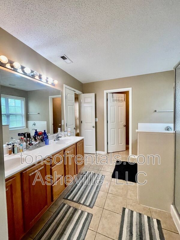 Welcome to this stunning 4-bedroom, 2.5-bathroom home located in the desirable Arden, NC area. property image