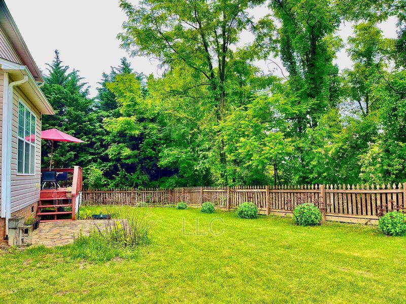Welcome to this stunning 4-bedroom, 2.5-bathroom home located in the desirable Arden, NC area. property image