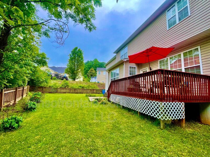 Welcome to this stunning 4-bedroom, 2.5-bathroom home located in the desirable Arden, NC area. property image