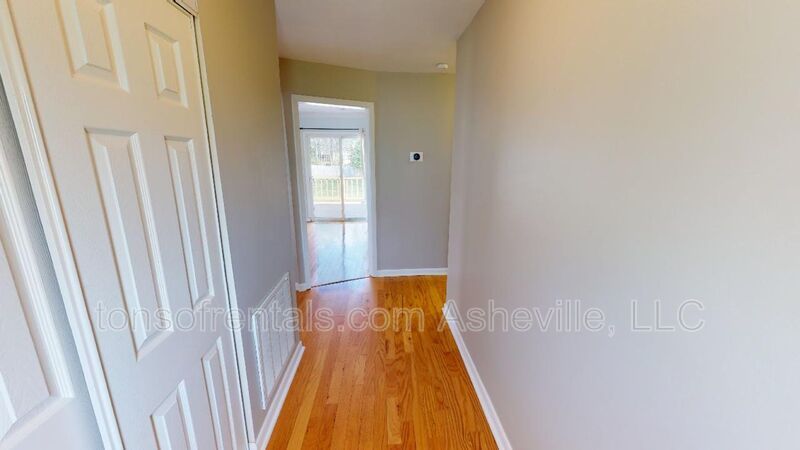 3 Bedroom Home in beautiful Asheville Location property image