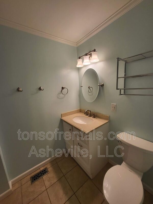 3 Bedroom Home in beautiful Asheville Location property image
