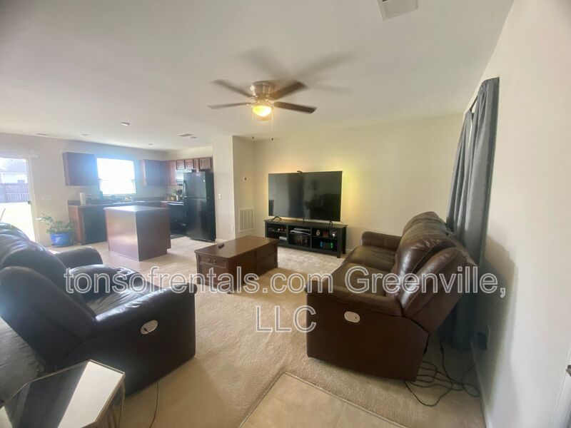 Nice 3 bedroom, 2.5 bath home in Greenville property image