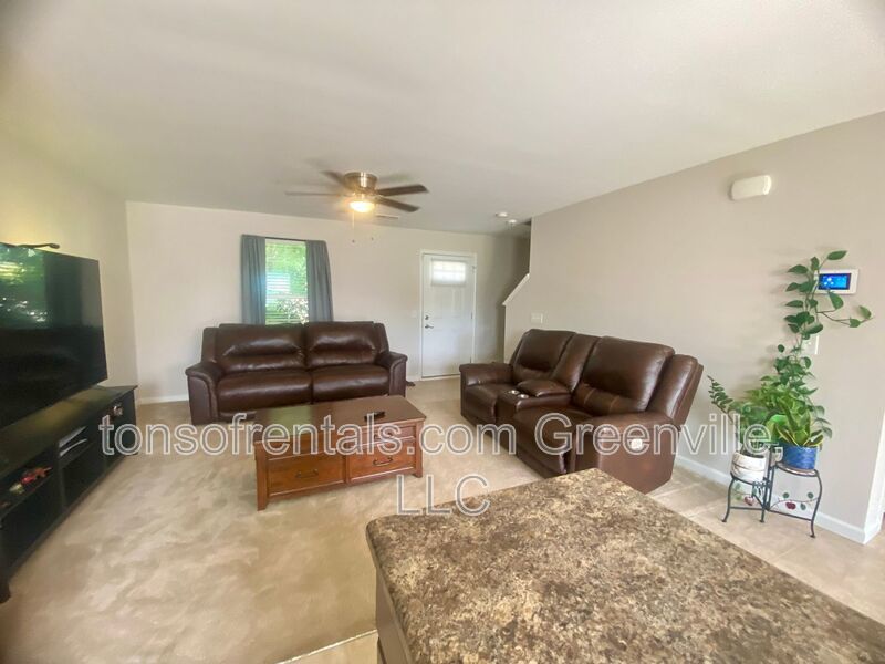 Nice 3 bedroom, 2.5 bath home in Greenville property image