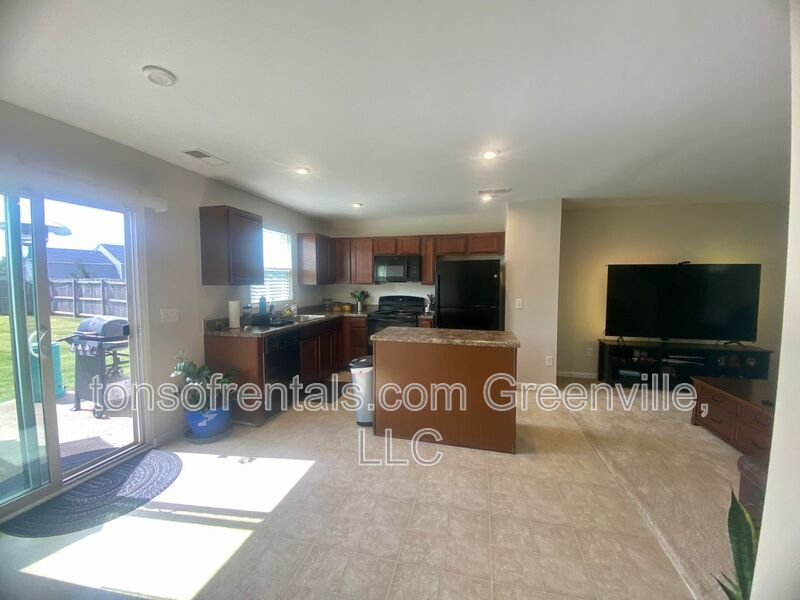 Nice 3 bedroom, 2.5 bath home in Greenville property image