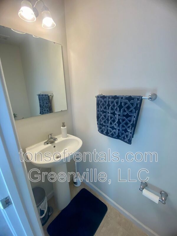 Nice 3 bedroom, 2.5 bath home in Greenville property image