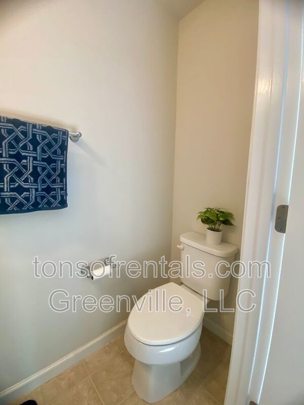 Nice 3 bedroom, 2.5 bath home in Greenville property image