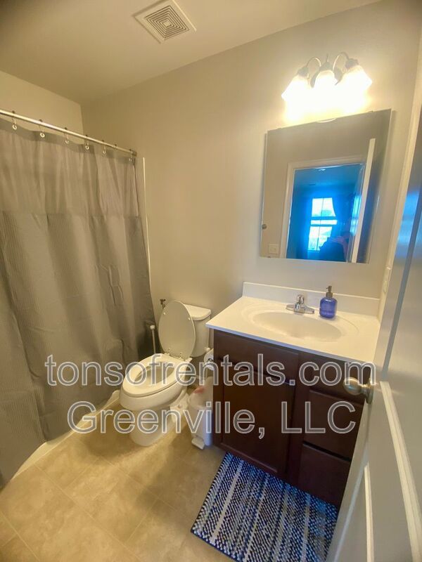 Nice 3 bedroom, 2.5 bath home in Greenville property image