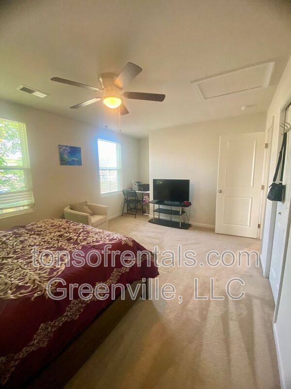 Nice 3 bedroom, 2.5 bath home in Greenville property image