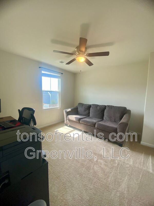 Nice 3 bedroom, 2.5 bath home in Greenville property image