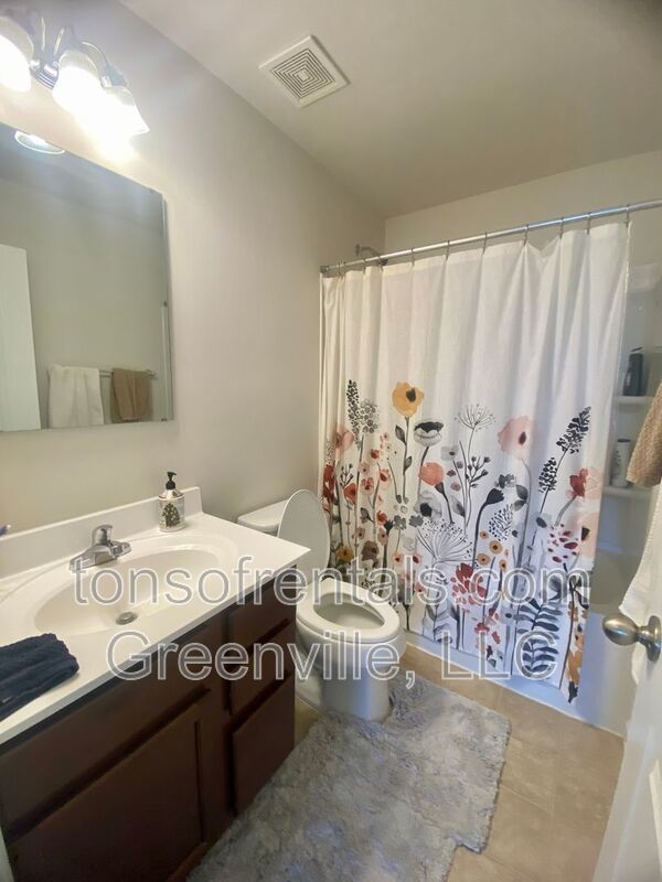 Nice 3 bedroom, 2.5 bath home in Greenville property image