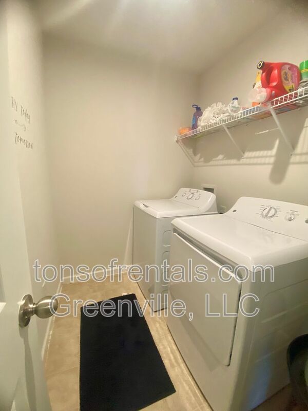Nice 3 bedroom, 2.5 bath home in Greenville property image