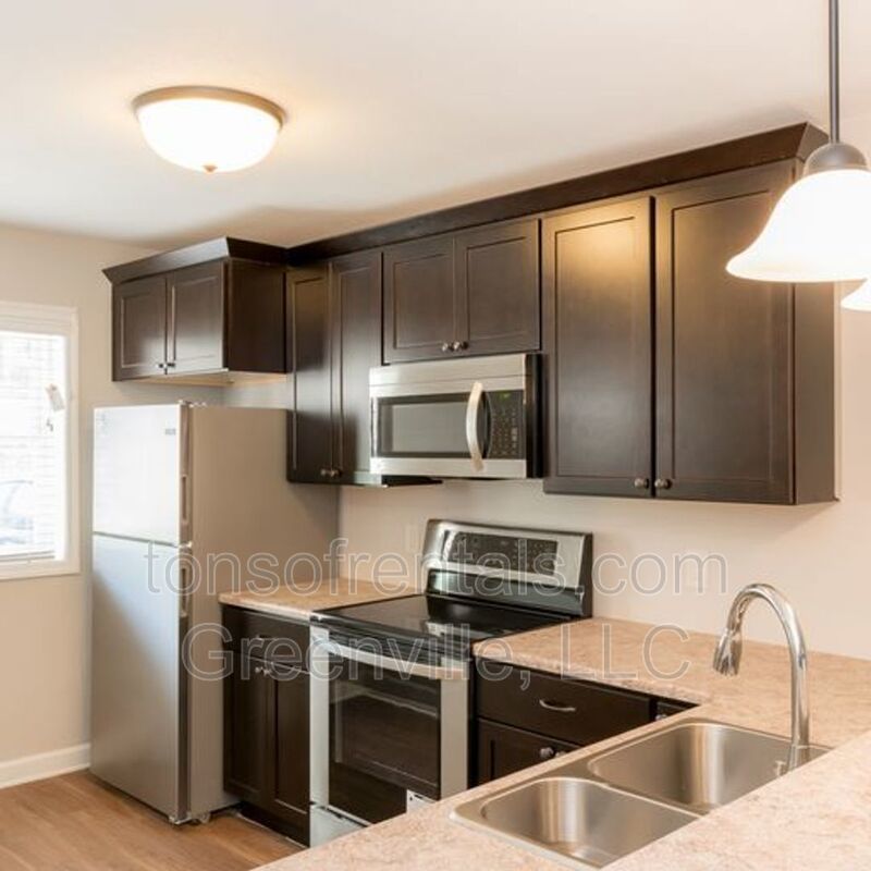 Beautiful townhome in Greer! Water, trash, pest control and lawncare included. property image