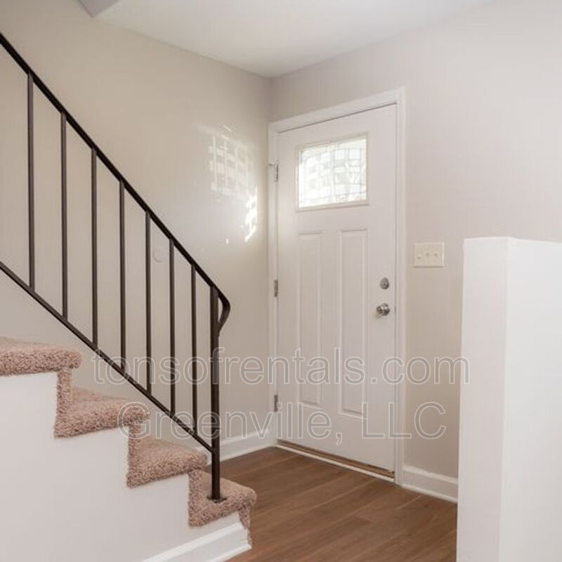 Beautiful townhome in Greer! Water, trash, pest control and lawncare included. property image