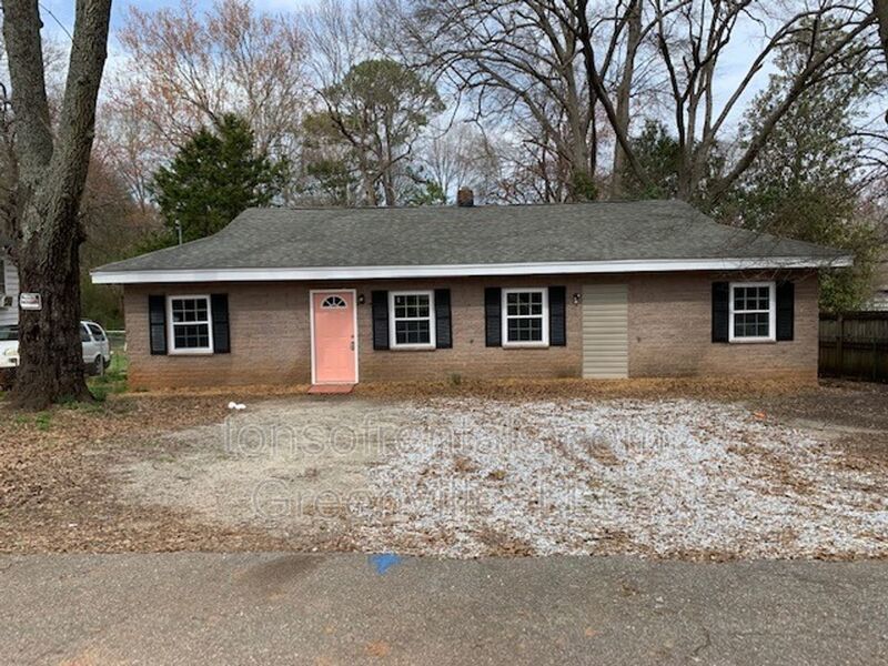 Recently remodeled 4 Bedroom  home minutes from Cherrydale and downtown Greenville SC property image
