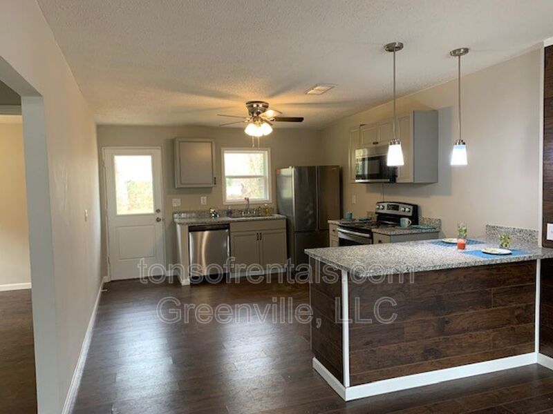 Recently remodeled 4 Bedroom  home minutes from Cherrydale and downtown Greenville SC property image