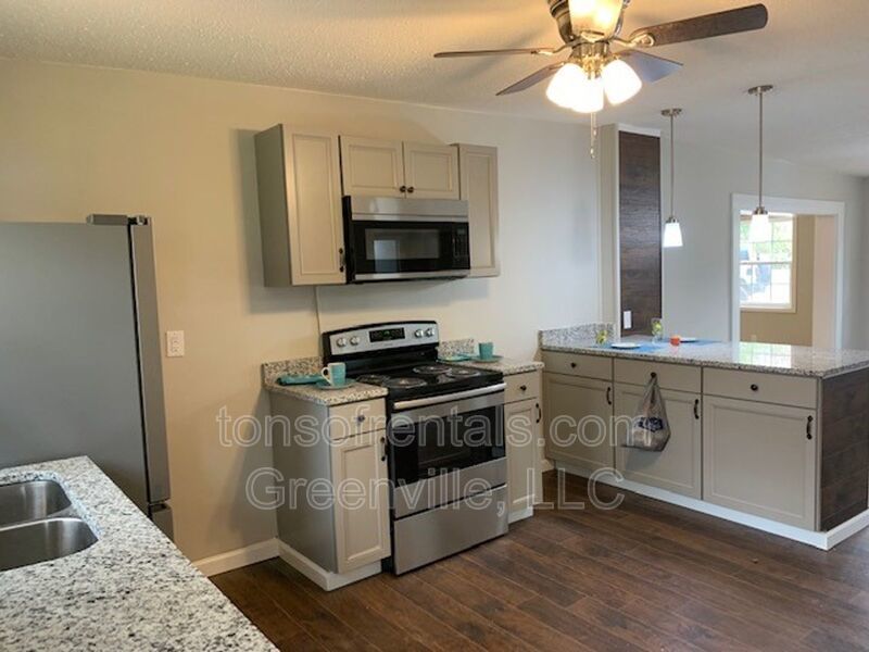 Recently remodeled 4 Bedroom  home minutes from Cherrydale and downtown Greenville SC property image