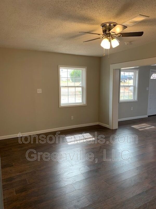 Recently remodeled 4 Bedroom  home minutes from Cherrydale and downtown Greenville SC property image