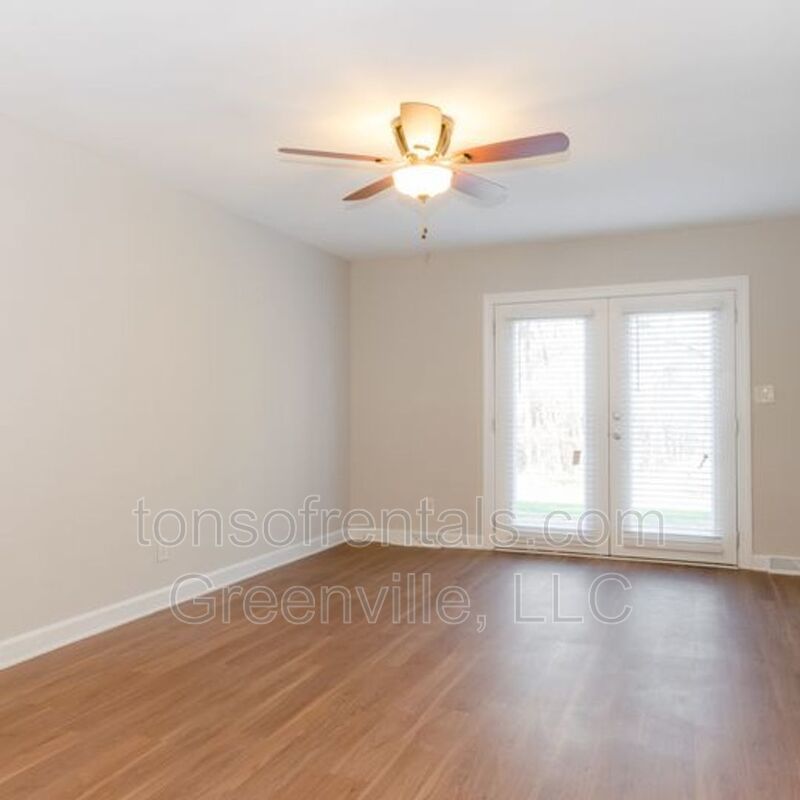 Super cute Townhome in great location of Greer SC! property image