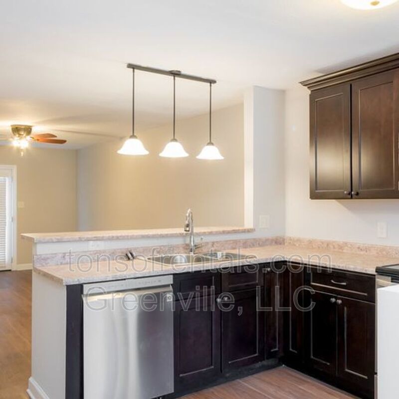 Super cute Townhome in great location of Greer SC! property image