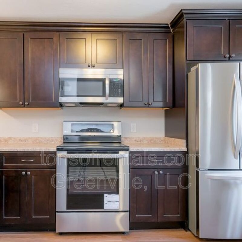 Super cute Townhome in great location of Greer SC! property image