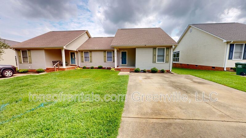 Nice 2 bedroom, 1 bath duplex property image