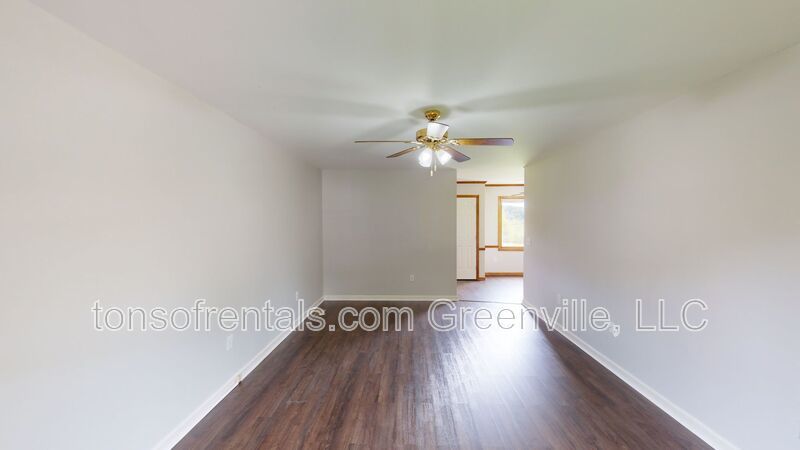 Nice 2 bedroom, 1 bath duplex property image
