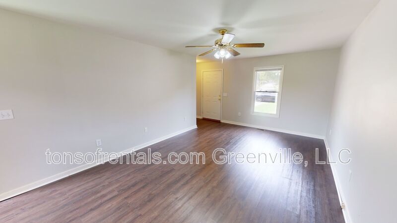 Nice 2 bedroom, 1 bath duplex property image