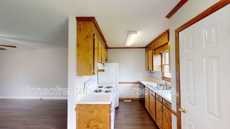 Nice 2 bedroom, 1 bath duplex property image