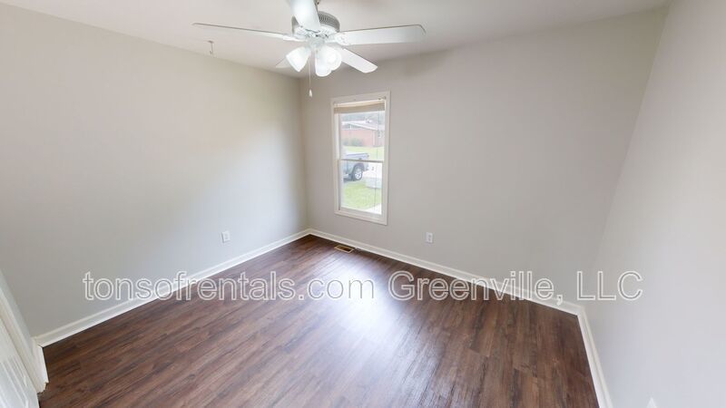 Nice 2 bedroom, 1 bath duplex property image