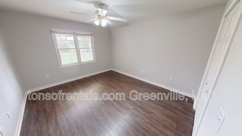 Nice 2 bedroom, 1 bath duplex property image
