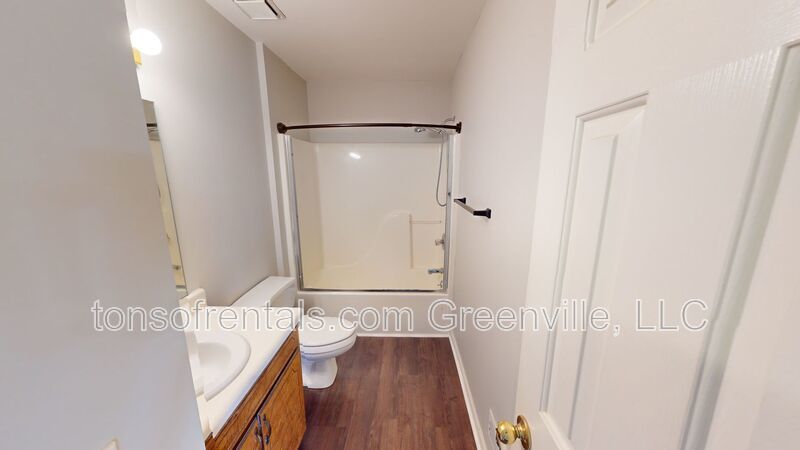 Nice 2 bedroom, 1 bath duplex property image