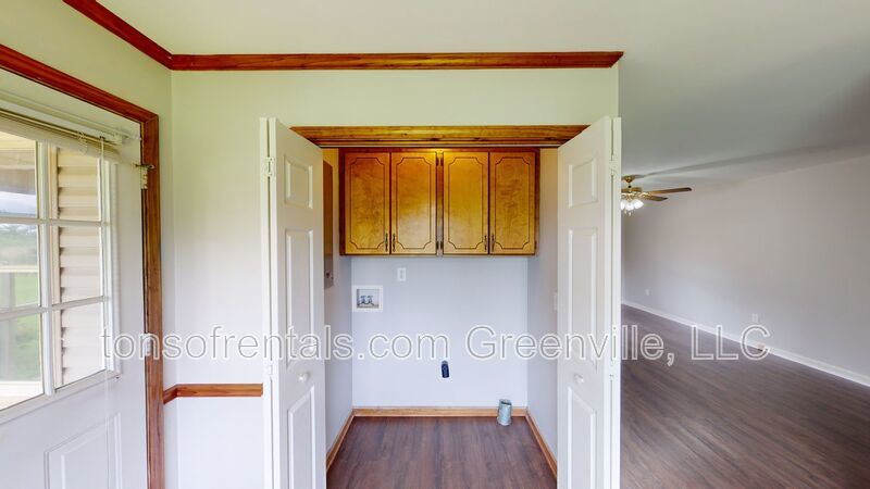 Nice 2 bedroom, 1 bath duplex property image