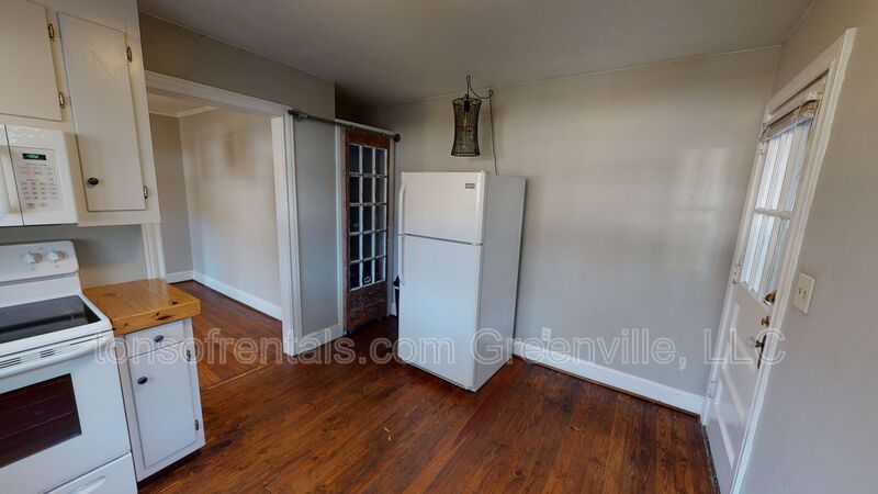 Charming 2 bedroom, 1 bath home property image