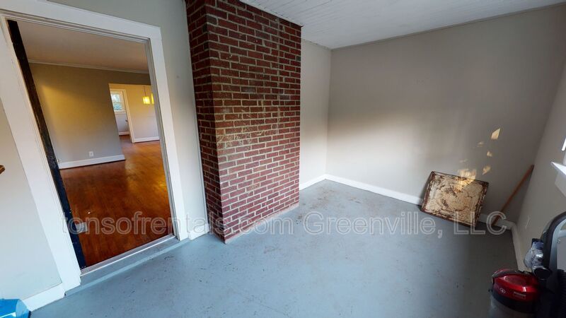 Charming 2 bedroom, 1 bath home property image