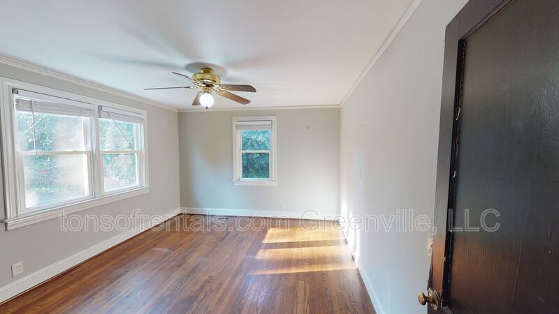 Charming 2 bedroom, 1 bath home property image