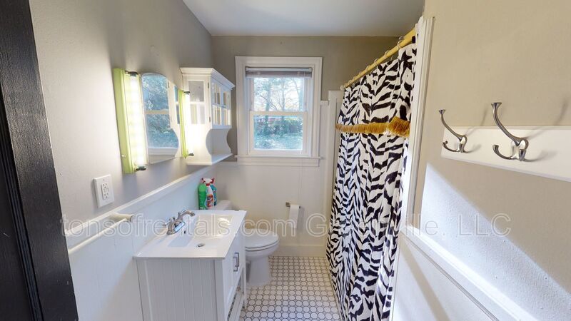 Charming 2 bedroom, 1 bath home property image