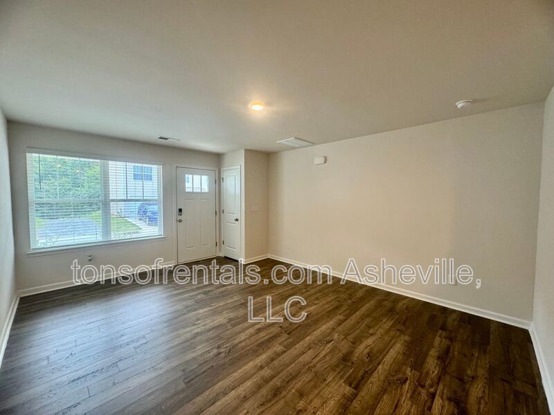 Welcome to this beautiful 3 bedroom, 2.5 bathroom townhome located in Arden, NC. property image