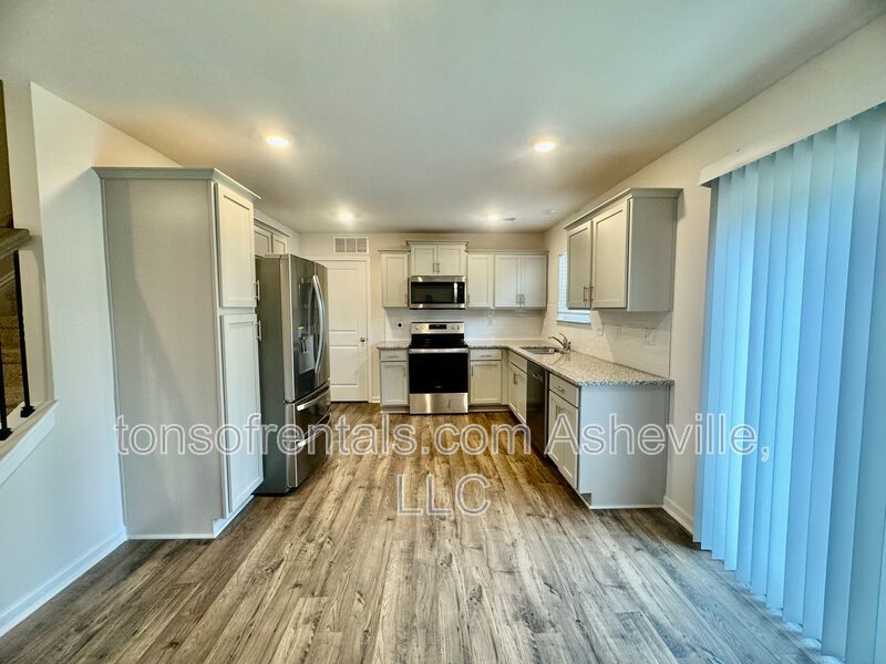 Welcome to this beautiful 3 bedroom, 2.5 bathroom townhome located in Arden, NC. property image